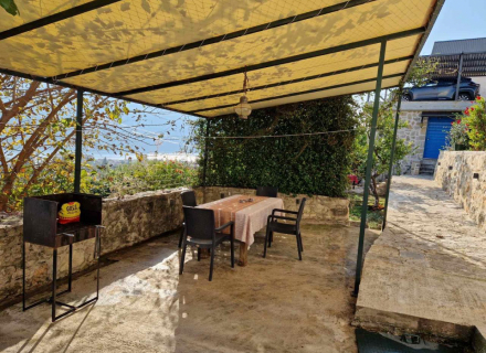 Sarmantna kamena kuća sa lijepom baštom u Kumboru, Herceg Novi, prodaja kuća Crna Gora, kupiti vilu u Herceg Novi, vila blizu mora Baosici