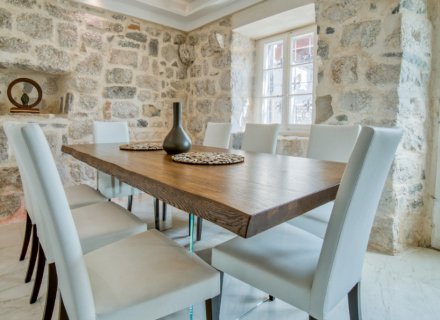 Zapanjujuća vila sa pogledom na more u Perastu, Kotorski zaliv, Dobrota kuća kupiti, kupiti kuću u Crnoj Gori, kuća s pogledom na more u Crnoj Gori