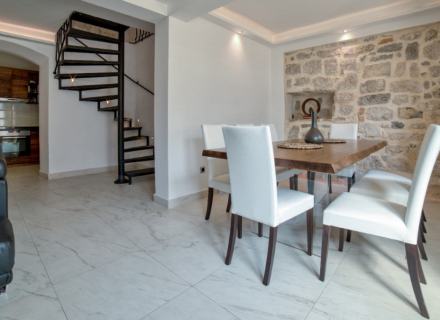 Zapanjujuća vila sa pogledom na more u Perastu, Kotorski zaliv, prodaja kuća Crna Gora, kupiti vilu u Kotor-Bay, vila blizu mora Dobrota