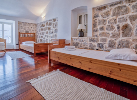 Zapanjujuća vila sa pogledom na more u Perastu, Kotorski zaliv, Kotor-Bay kupiti kuću, Dobrota kuća prodaja