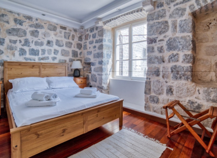 Zapanjujuća vila sa pogledom na more u Perastu, Kotorski zaliv, Kotor-Bay kupiti kuću, Dobrota kuća prodaja
