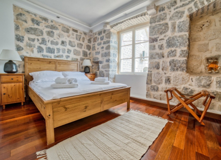 Zapanjujuća vila sa pogledom na more u Perastu, Kotorski zaliv, Dobrota kuća kupiti, kupiti kuću u Crnoj Gori, kuća s pogledom na more u Crnoj Gori