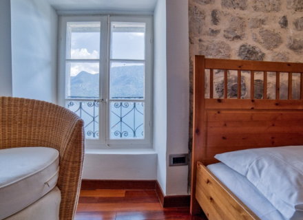 Zapanjujuća vila sa pogledom na more u Perastu, Kotorski zaliv, kuća blizu mora Crna Gora, kuća Crna Gora prodaja, kuća Crna Gora
