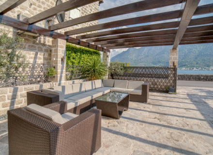 Zapanjujuća vila sa pogledom na more u Perastu, Kotorski zaliv, Kotor-Bay kupiti kuću, Dobrota kuća prodaja