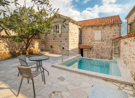 Zapanjujuća vila sa pogledom na more u Perastu, Kotorski zaliv, Nekretnine Crna Gora, nekretnine u Crnoj Gori, Kotor-Bay prodaja kuća