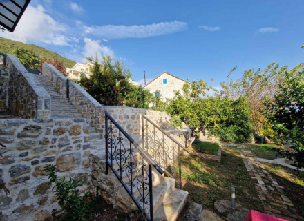 Sarmantna kamena kuća sa lijepom baštom u Kumboru, Herceg Novi, Nekretnine Crna Gora, nekretnine u Crnoj Gori, Herceg Novi prodaja kuća