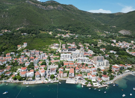 Dieses einzigartige Projekt befindet sich in Baošići, Herceg Novi, in einer hervorragenden Lage, nur 200 Meter vom Meer entfernt.