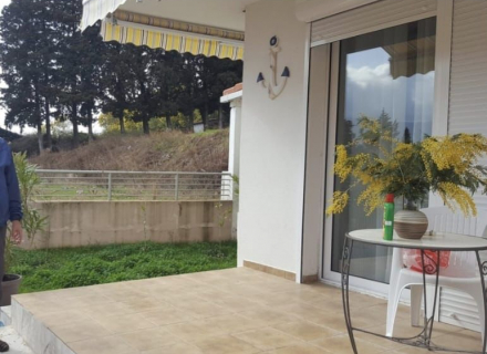 Ein-Zimmer-Apartment mit schönem Garten in Baosici, Wohnungen in Montenegro, Wohnungen mit hohem Mietpotential in Montenegro kaufen