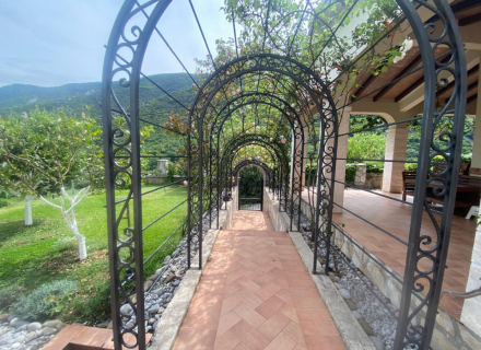 Morinj, Boka Koyu'ndaki Tarihi Taş Villa, Karadağ Villa Fiyatları Karadağ da satılık ev, Montenegro da satılık ev, Karadağ satılık villa