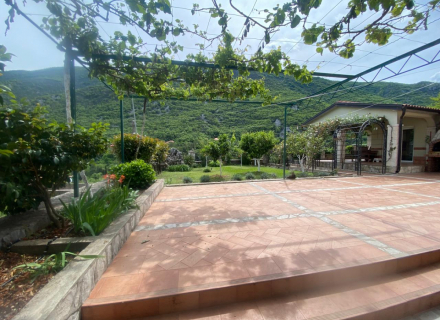 Morinj, Boka Koyu'ndaki Tarihi Taş Villa, Karadağ da satılık havuzlu villa, Karadağ da satılık deniz manzaralı villa, Dobrota satılık müstakil ev
