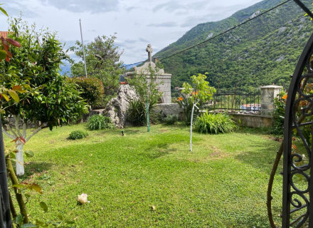 Morinj, Boka Koyu'ndaki Tarihi Taş Villa, Kotor-Bay satılık müstakil ev, Kotor-Bay satılık müstakil ev