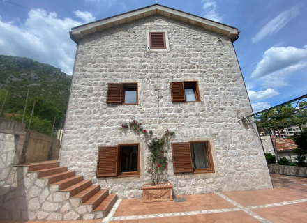 Morinj, Boka Koyu'ndaki Tarihi Taş Villa, Kotor-Bay satılık müstakil ev, Kotor-Bay satılık villa
