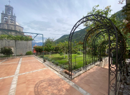 Morinj, Boka Koyu'ndaki Tarihi Taş Villa, Karadağ Villa Fiyatları Karadağ da satılık ev, Montenegro da satılık ev, Karadağ satılık villa