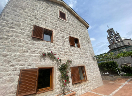 Morinj, Boka Koyu'ndaki Tarihi Taş Villa, Dobrota satılık müstakil ev, Dobrota satılık müstakil ev, Kotor-Bay satılık villa