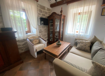 Morinj, Boka Koyu'ndaki Tarihi Taş Villa, Kotor-Bay satılık müstakil ev, Kotor-Bay satılık villa