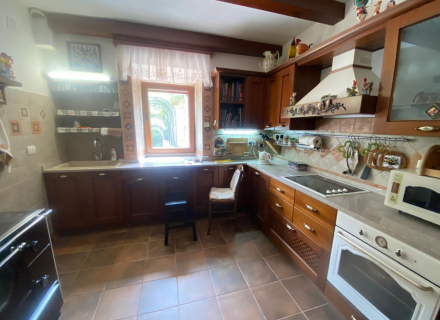 Morinj, Boka Koyu'ndaki Tarihi Taş Villa, Karadağ Villa Fiyatları Karadağ da satılık ev, Montenegro da satılık ev, Karadağ satılık villa