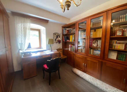 Morinj, Boka Koyu'ndaki Tarihi Taş Villa, Karadağ Villa Fiyatları Karadağ da satılık ev, Montenegro da satılık ev, Karadağ satılık villa