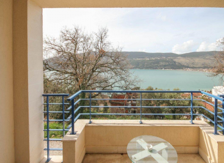 Doğayla Çevrili Tek Yatak Odalı Panoramik Deniz Manzaralı Daire, Karadağ da satılık ev, Montenegro da satılık ev, Karadağ da satılık emlak