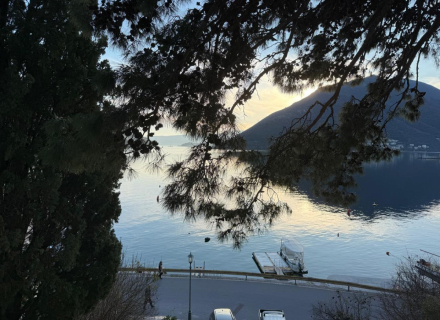 Haus zur Renovierung mit herrlichem Garten und Meerblick in Perast, Montenegro Immobilien, Immobilien in Montenegro