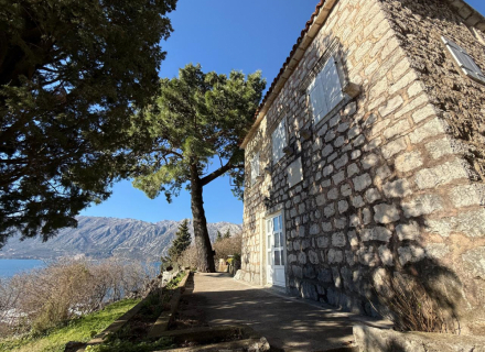 Haus zur Renovierung mit herrlichem Garten und Meerblick in Perast, Montenegro Immobilien, Immobilien in Montenegro