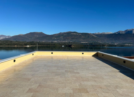 Charmante 3-Schlafzimmer-, 2-Badezimmer-Wohnung mit atemberaubendem Meerblick in Djurasevici, Tivat

Dieses private Projekt befindet sich in der ruhigen und malerischen Gegend von Djurasevici, Tivat, und bietet eine fantastische 3-Schlafzimmer-, 2-Badezimmer-Wohnung mit einer Gesamtfläche von 98 m².