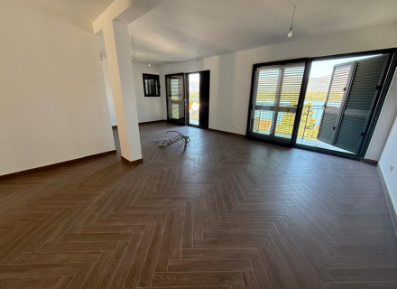 Fantastisches Penthouse mit Dachterrasse in Tivat, Wohnungen in Montenegro kaufen, Wohnungen zur Miete in Bigova kaufen