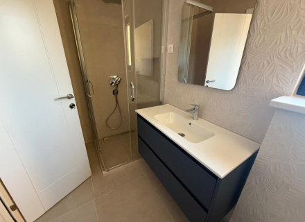 Fantastisches Penthouse mit Dachterrasse in Tivat, Wohnung mit Meerblick zum Verkauf in Montenegro, Wohnung in Bigova kaufen, Haus in Region Tivat kaufen