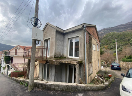Haus zum Umbau, zweistöckig in Baosici, Haus mit Meerblick zum Verkauf in Montenegro, Haus in Montenegro kaufen