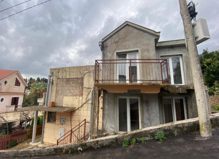 Haus zum Umbau, zweistöckig in Baosici, Villa in Herceg Novi kaufen, Villa in der Nähe des Meeres Baosici