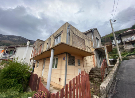 Haus zum Umbau, zweistöckig in Baosici, Haus in der Nähe des Meeres Montenegro, Haus Kaufen in Herceg Novi