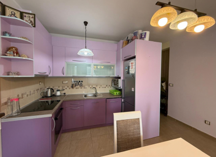 Apartment in erster Meereslinie in Kumbor, zwei Schlafzimmer mit Meerblick, Wohnung mit Meerblick zum Verkauf in Montenegro, Wohnung in Baosici kaufen, Haus in Herceg Novi kaufen