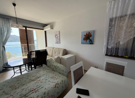 Apartment in erster Meereslinie in Kumbor, zwei Schlafzimmer mit Meerblick, Wohnung mit Meerblick zum Verkauf in Montenegro, Wohnung in Baosici kaufen, Haus in Herceg Novi kaufen