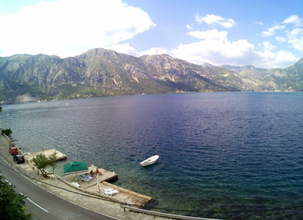 Satılık Mevcut Evli Deniz Kıyısı Arazisi – Kostanjica, Kotor Körfezi, Karadağ satılık ev, Karadağ satılık müstakil ev, Karadağ Ev Fiyatları