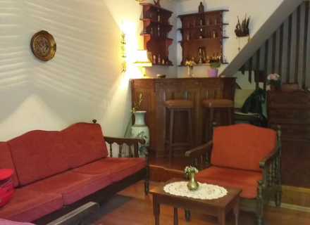 Erstklassiges Strandgrundstück mit bestehenden Gebäuden und genehmigten Baugenehmigungen – Dobrota, Kotor-Bay Hausverkauf, Dobrota Haus kaufen, Haus in Montenegro kaufen