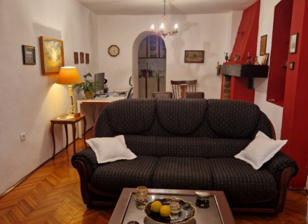 Erstklassiges Strandgrundstück mit bestehenden Gebäuden und genehmigten Baugenehmigungen – Dobrota, Montenegro Immobilien, Immobilien in Montenegro