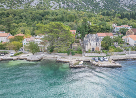 Erstklassiges Strandgrundstück mit bestehenden Gebäuden und genehmigten Baugenehmigungen – Dobrota, Kotor-Bay Hausverkauf, Dobrota Haus kaufen, Haus in Montenegro kaufen