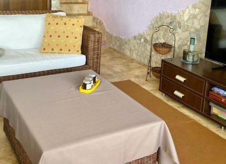 Moderan dupleks stan sa 3 spavaće sobe, Njivice – Herceg Novi, stanovi u Crnoj Gori, stanovi sa visokim potencijalom zakupa u Crnoj Gori, apartmani u Crnoj Gori
