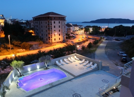 Beçiçi'de Yüzme Havuzlu Hotel, karadağ da satılık cafe, montenegro satılık lokanta, Karadağ da satılık lokanta