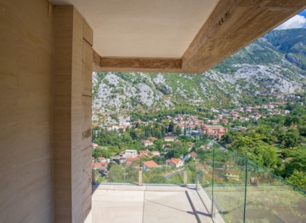 Wohnanlage in Montenegro am Ufer der Bucht von Kotor der Adria Meere, Verkauf Wohnung in Dobrota, Haus in Montenegro kaufen