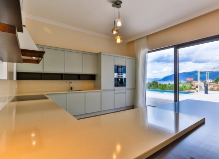 Magnificent Villa in Tivat, Karadağ da satılık havuzlu villa, Karadağ da satılık deniz manzaralı villa, Bigova satılık müstakil ev