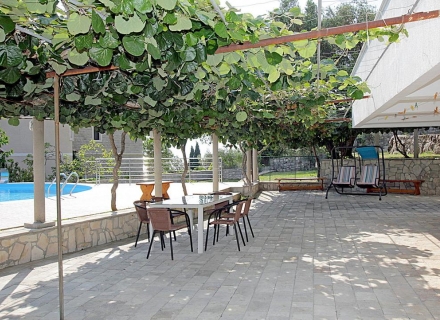 Schöne Villa in Rezevici mit Swimmingpool, Haus mit Meerblick zum Verkauf in Montenegro, Haus in Montenegro kaufen