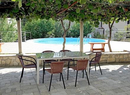 Schöne Villa in Rezevici mit Swimmingpool, Villa in Region Budva kaufen, Villa in der Nähe des Meeres Becici