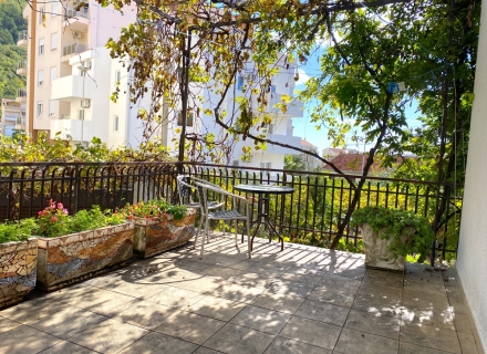 Budva'da Bahçeli Ev, Karadağ Villa Fiyatları Karadağ da satılık ev, Montenegro da satılık ev, Karadağ satılık villa