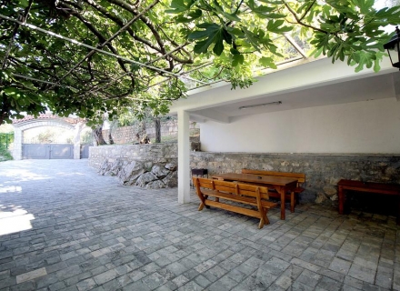 Rezevici'de Yüzme Havuzlu Güzel Villa, Karadağ satılık ev, Karadağ satılık müstakil ev, Karadağ Ev Fiyatları