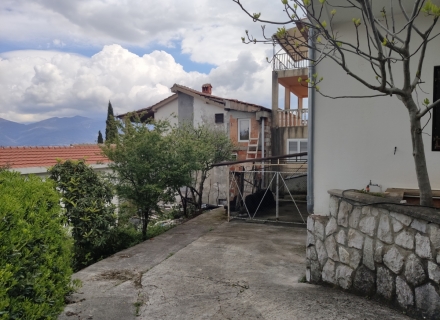 Prostrana kuća sa pogledom na more, Krašići, Nekretnine Crna Gora, nekretnine u Crnoj Gori, Lustica Peninsula prodaja kuća