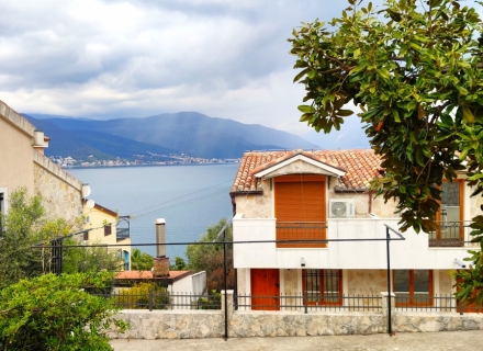 Kuća sa panoramskim pogledom na more, Karšići, prodaja kuća Crna Gora, kupiti vilu u Lustica Peninsula, vila blizu mora Krasici