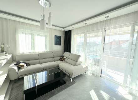 Drei-Zimmer-Wohnung in Rafailovici, Wohnung mit Meerblick zum Verkauf in Montenegro, Wohnung in Becici kaufen, Haus in Region Budva kaufen