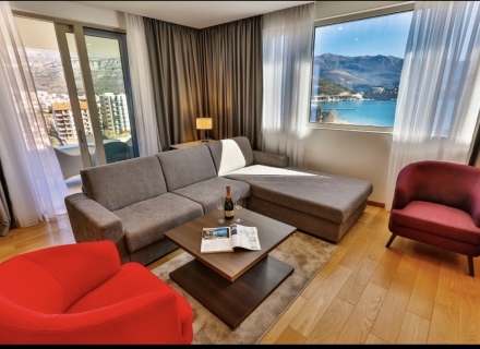 Predivan stan na prvoj liniji u Budvi, hotel u Crnoj Gori na prodaju, hotelski konceptualni apartman za prodaju u Becici
