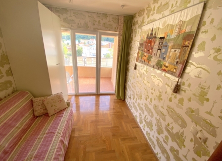 Budva'da Üç Yatak Odalı Daire - Deniz Manzaralı, Karadağ'da garantili kira geliri olan yatırım, Becici da Satılık Konut, Becici da satılık yatırımlık ev