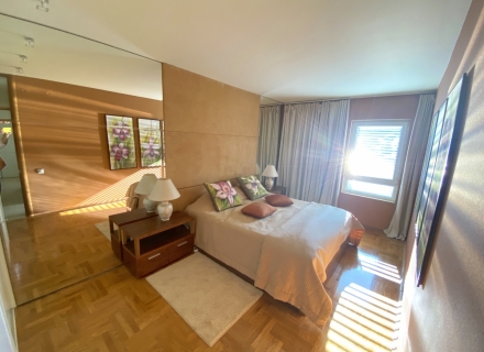 Apartment mit 3 Schlafzimmern in Budva mit Meerblick, Hotelresidenzen zum Verkauf in Montenegro, Hotelwohnungen zum Verkauf in Region Budva